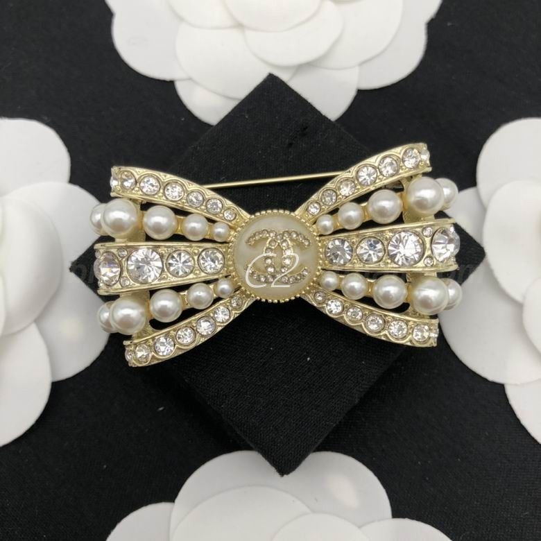 Chanel Brooch 527